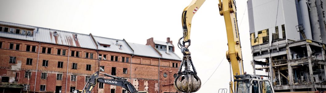 Purkutöissä käytämme nykyaikaisia purkukoneita ja -kalustoa.