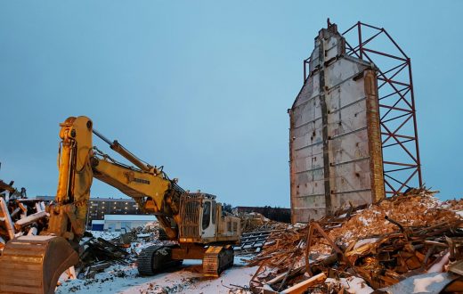 Toppilan Punaisen Myllyn rakennuksen purkaminen